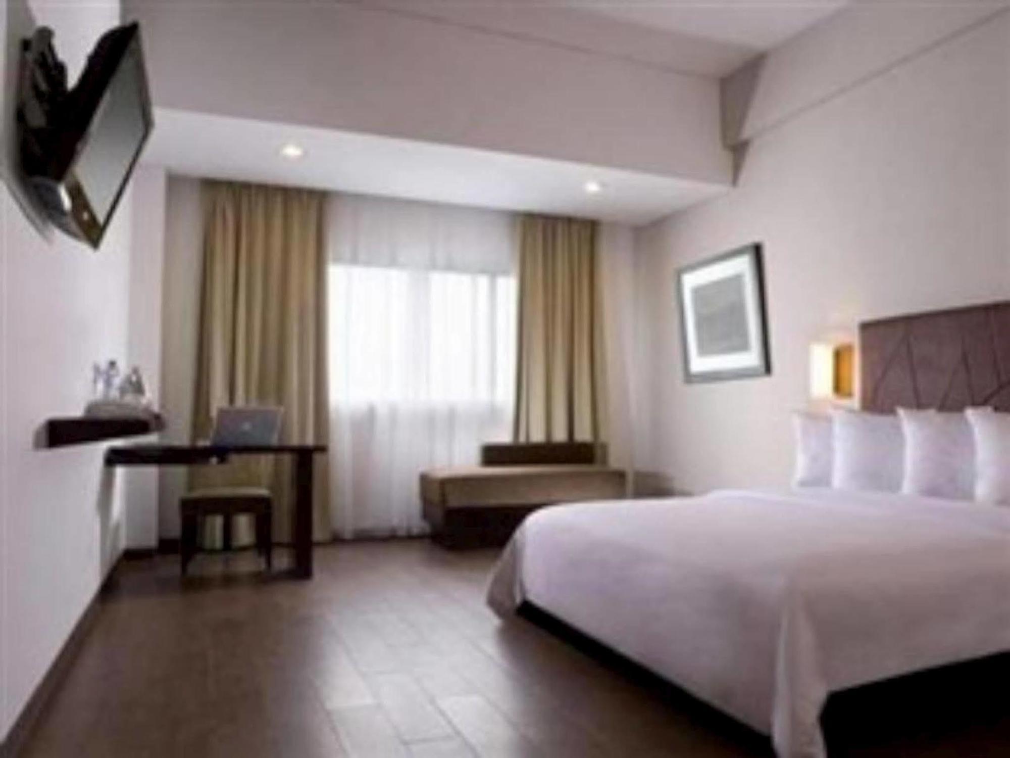 Hotel Santika Bogor Esterno foto